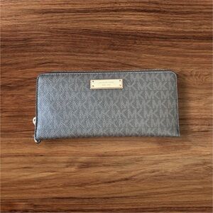 Michael Kors Brown Logo Jet Set Travel Continental Wallet
